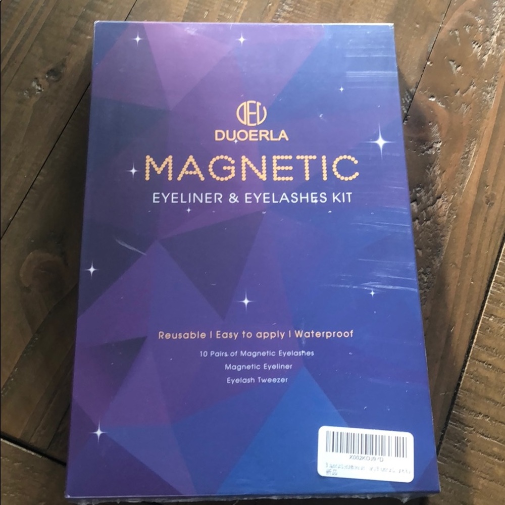 Magnetic eyeliner and eyelash kit